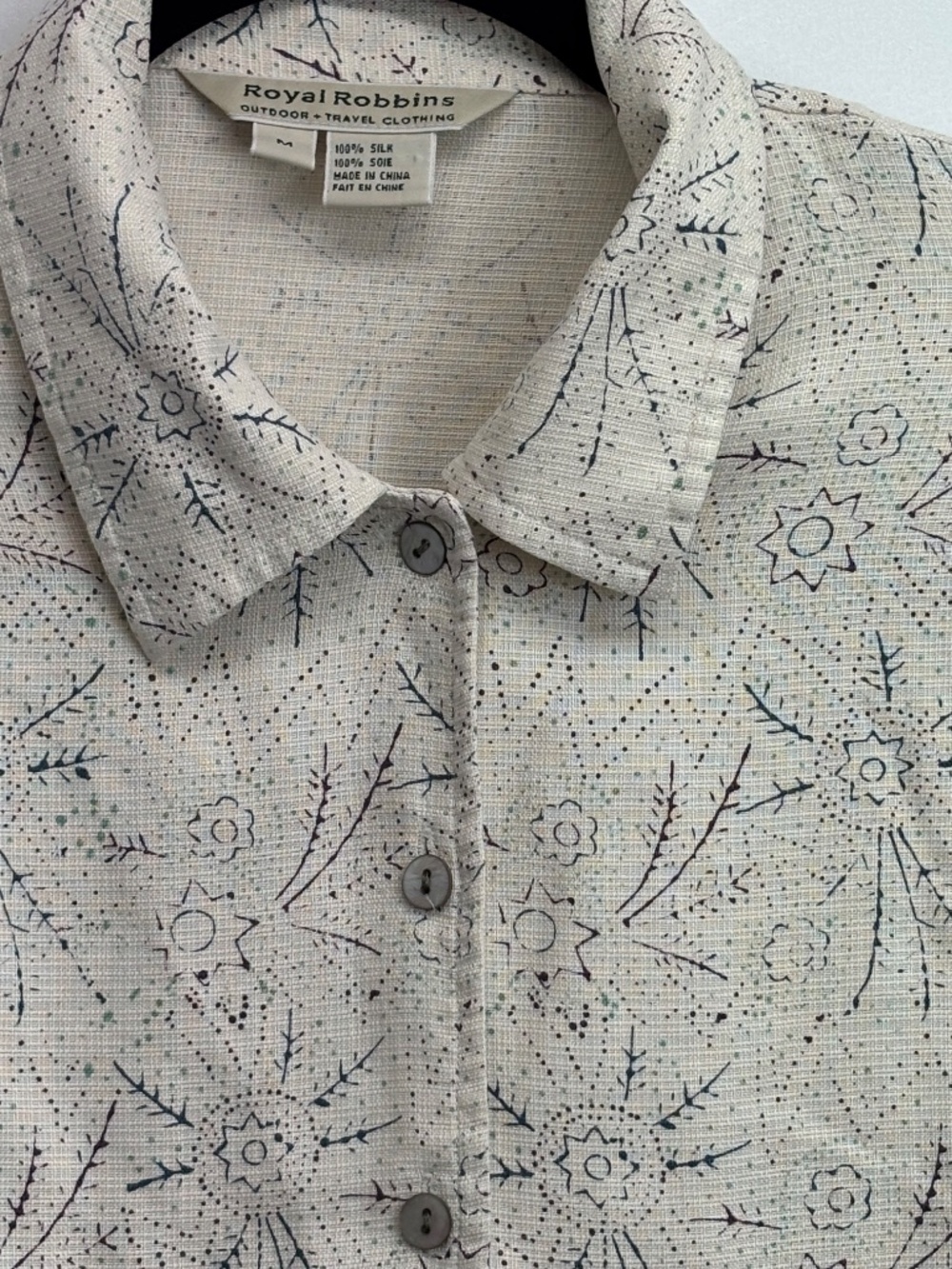 Vintage 2001 Royal Robbins 100% Silk Cream Botanical button up Blouse Size M